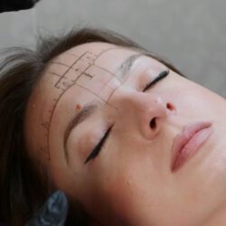 cover video mesure des sourcils visagiste