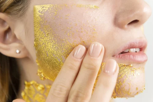 traitement visage à l'or
